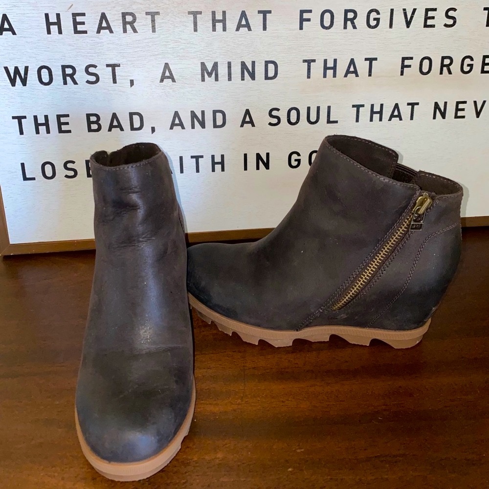 Joan of Arctic Wedge 2 zip booties
